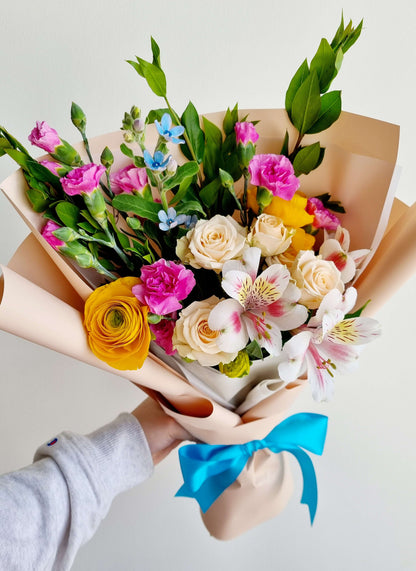 Signature Nabi Bouquet - Seasonal Flowers