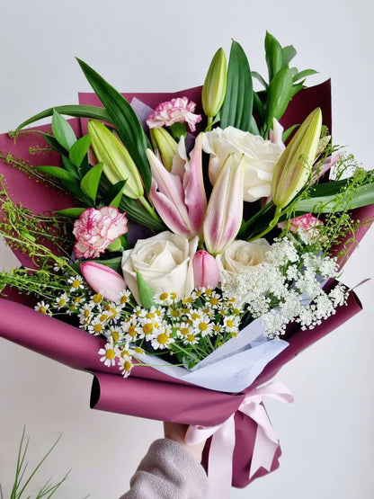 Signature Nabi Bouquet - Seasonal Flowers