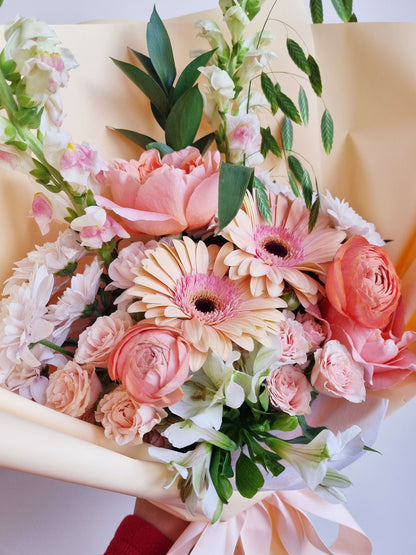 Signature Nabi Bouquet - Seasonal Flowers